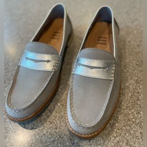 Sperry Women's Seaport PlushWave Metallic Leather Penny Loafer, Grey, Size 8